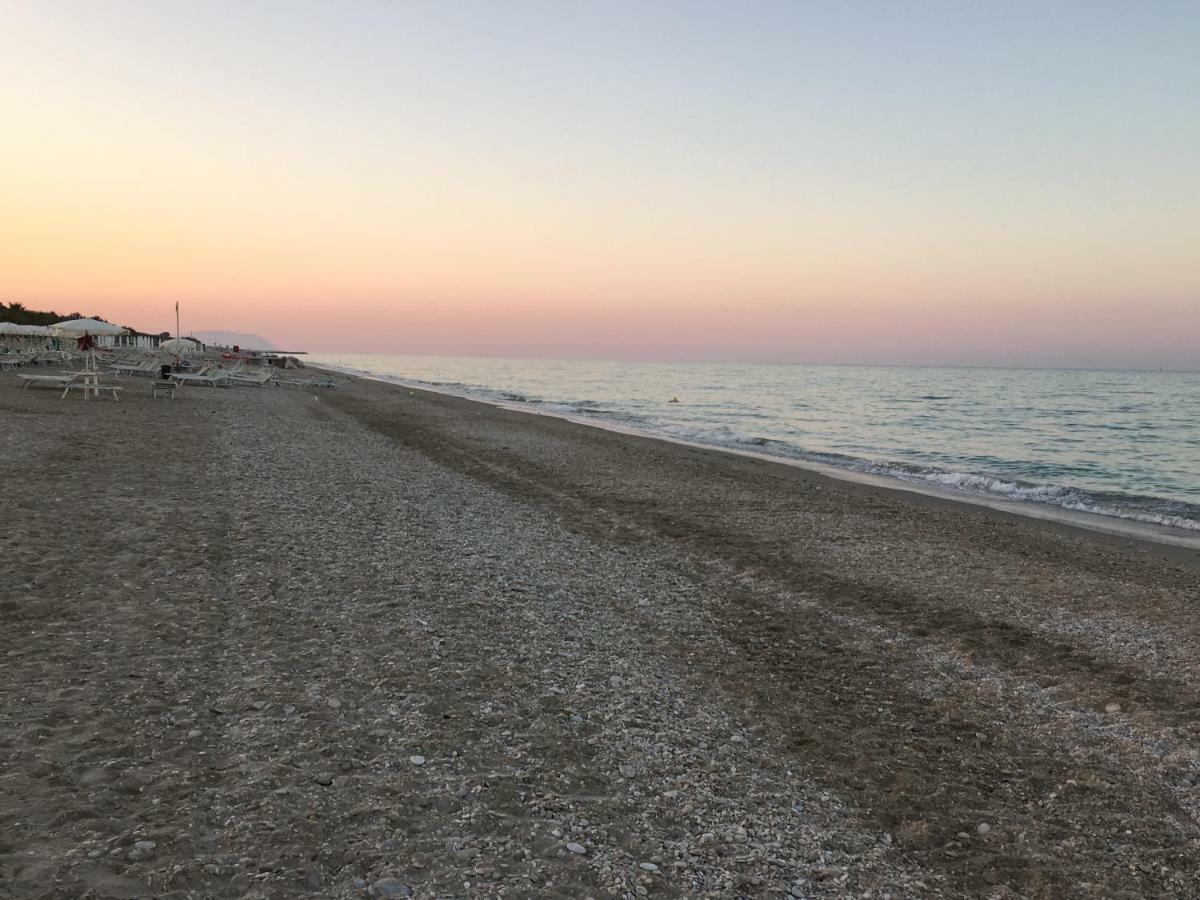 Residenza Domo Apartment Porto SantʼElpidio Екстериор снимка