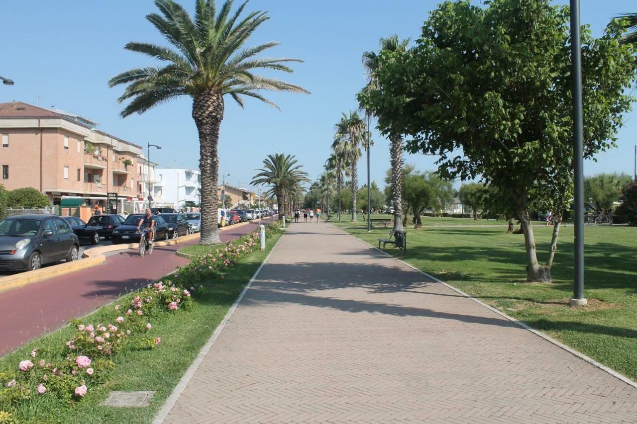 Residenza Domo Apartment Porto SantʼElpidio Екстериор снимка