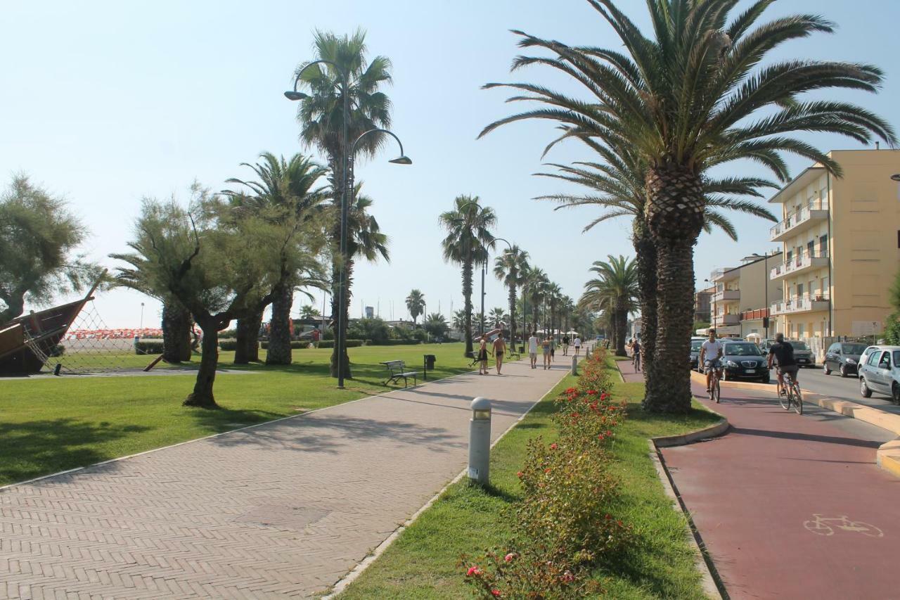 Residenza Domo Apartment Porto SantʼElpidio Екстериор снимка